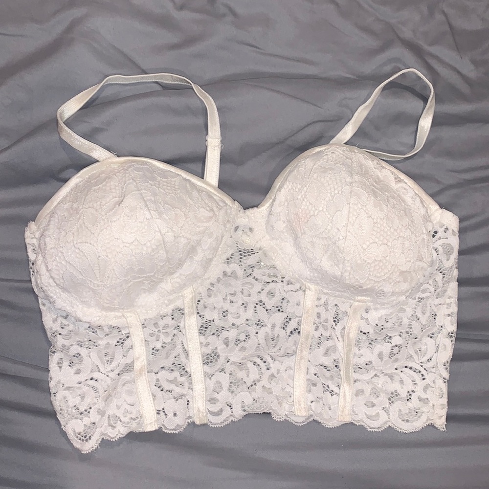 WHITE LACE BRALETTE TOP. SIZE LARGE. WORN ONCE.